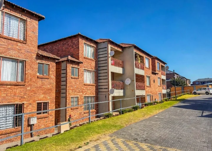 2 Bedroom Apartment In Kempton Park, Birchleigh