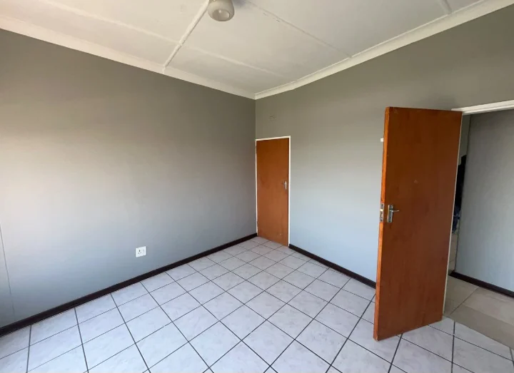 Bachelor Apartment To Rent In Kempton Park