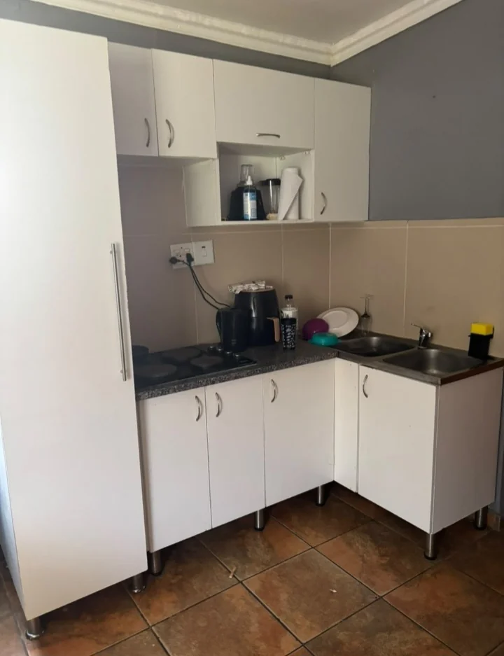 Spacious and Homely one bedroom cottage in Kempton Park