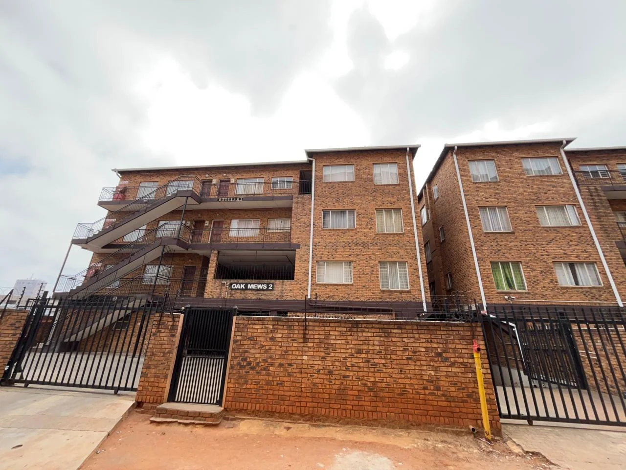 2 bedroom apartment for sale,Kempton park central